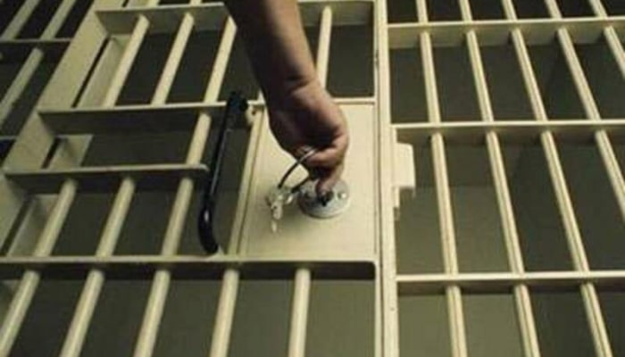 Hərarəti olan məhkumlar karantinə götürülüb