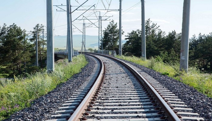 Железная дорога Баку-Сумгайыт не будет пересекаться с автотрассой