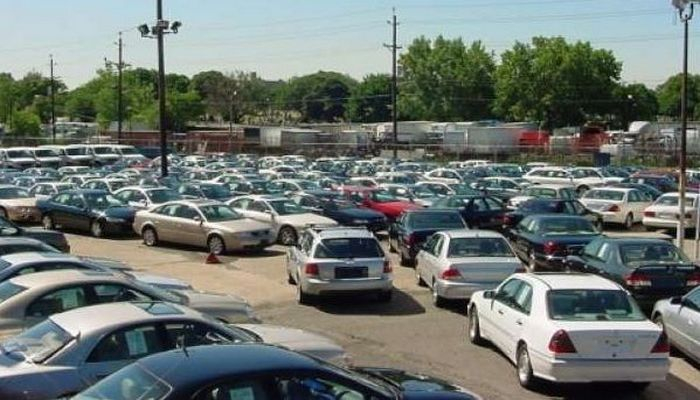 Bakıda avtomobillər kəskin ucuzlaşıb