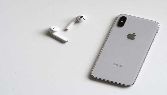 Новые модели iPhone получат скрытую фронтальную камеру
