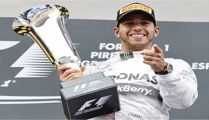 Хэмилтон выиграл ночную гонку Сингапура и упрочил лидерство в личном зачете "Формулы-1"