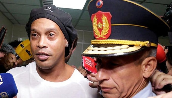 Ronaldinho Paraguay'da tutuklandı!