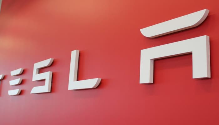 'Tesla”nın gəlirləri proqnozları üstələyib