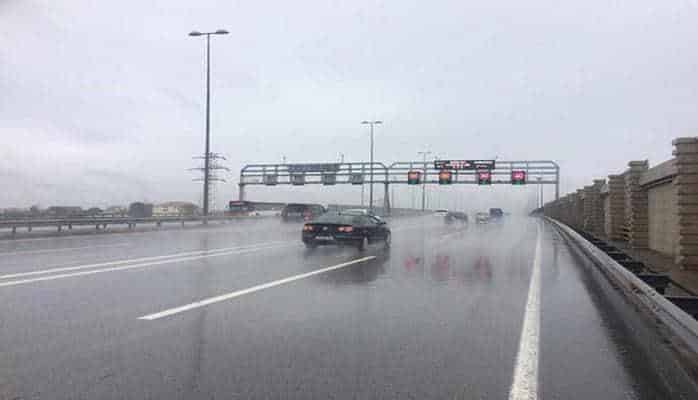 В связи с дождливой погодой скорость движения автомобилей в Баку снижена на 20 км/ч