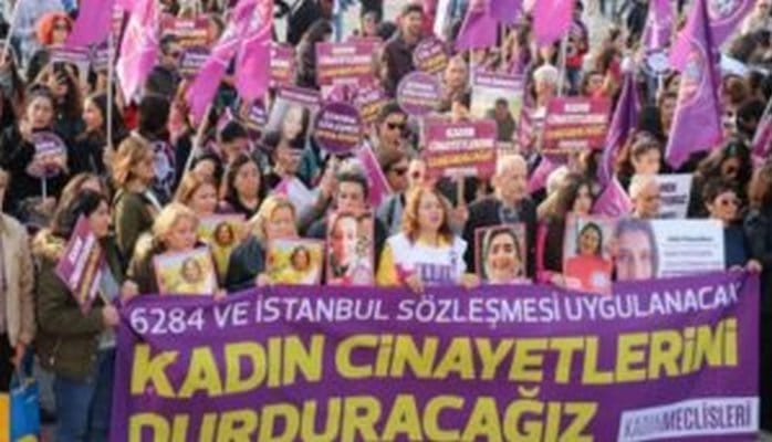 İstanbulda qadın cinayətlərinə qarşı etiraz yürüşü keçirildi