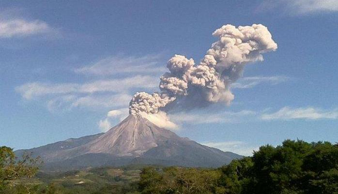 Meksikada vulkan püskürdü