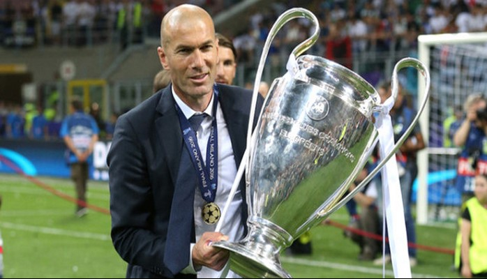 Real Madrid'i bırakan Zidane'a dev teklif!