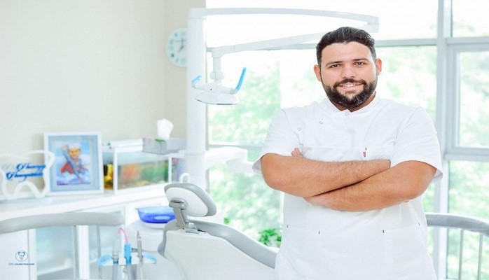 Stomatoloq: Anadangəlmə dişlər anomaliya və ya qorxulu xəstəlik deyil