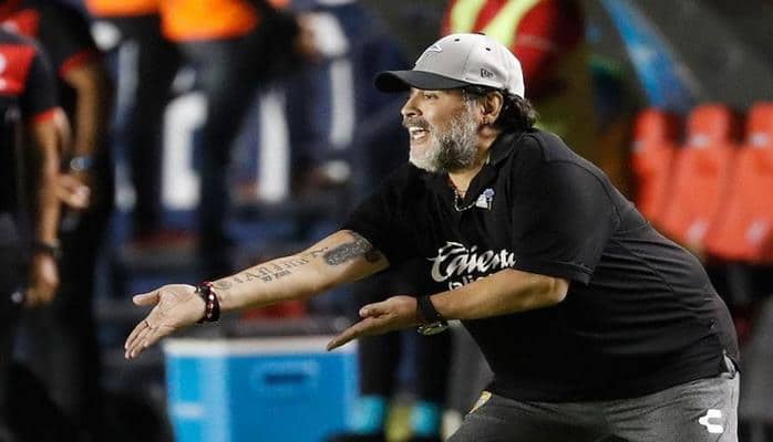 Maradona Argentina klubundan ayrıldı