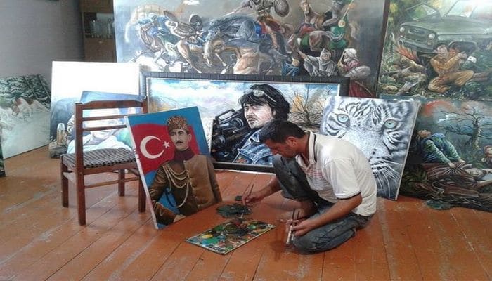 Qanlı döyüşlərdən çıxan təhsilsiz fəhlə-rəssam: Çata bilmədiyi arzularını qızı reallaşdırır