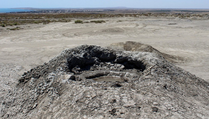 Грязевой вулкан Дашгиль лечебный или опасный?