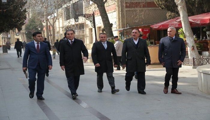 Niyazi Bayramov şəhərdə aparılan abadlıq, təmir-bərpa və tikinti işləri ilə yerində tanış olub