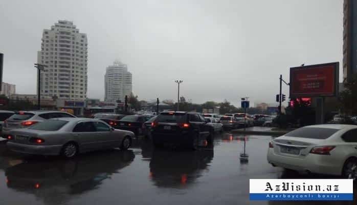 Bakının bəzi yollarında sıxlıq yaranıb