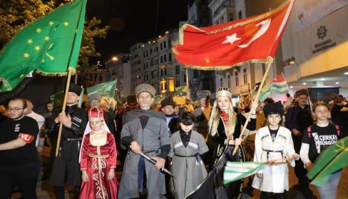 Çərkəzlər İstanbulda: “Rusiya, Qafqazdan rədd ol!”