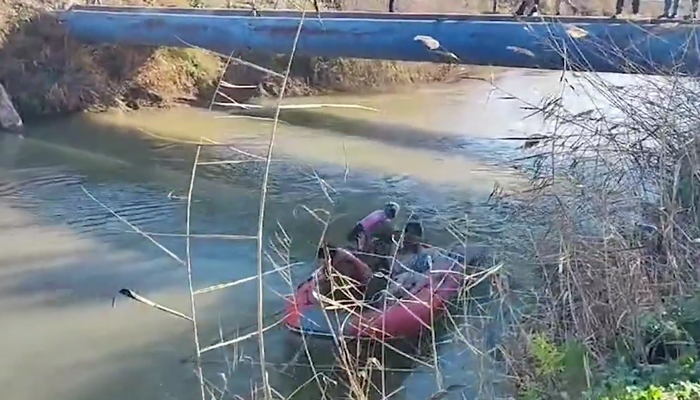 10 yaşlı uşaq kanala düşüb, axtarış aparılır