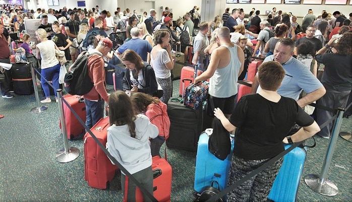 ABŞ-da 800 aviareys təxirə salınıb