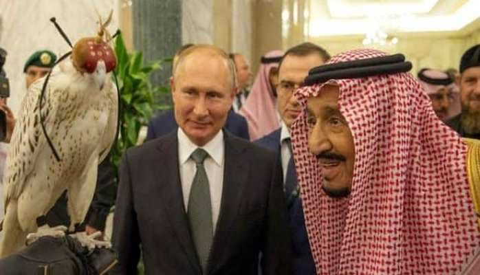 Putinin krala hədiyyə etdiyi quş xalçanı batırdı