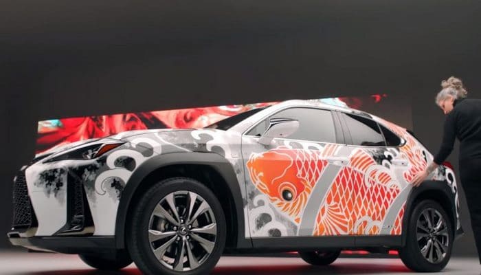 Lexus dünyanın ilk tatu edilmiş maşınını nümayiş etdirib