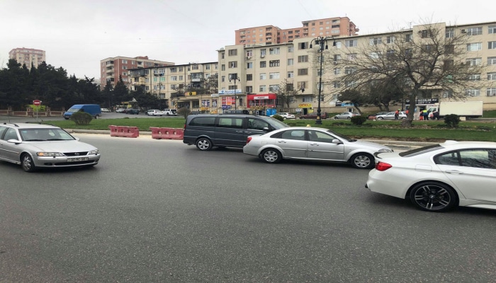 На двух дорожных развязках в Баку меняются направления движения (ФОТО)