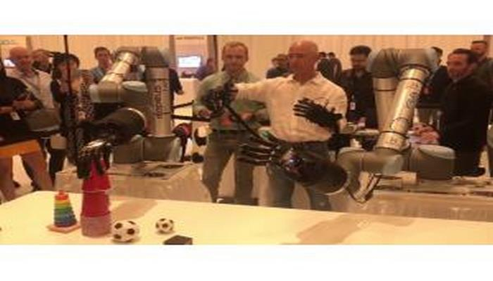 “Amazon” şirkətinin təsisçisi robot əlləri test edib