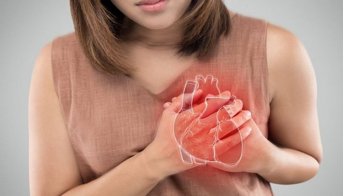 Kürəyin arxasından tutan ağrıların 7 səbəbi – Ürəkdir, yoxsa...?