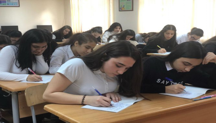 В Азербайджане занятия в Х-XI классах начнутся 15 октября