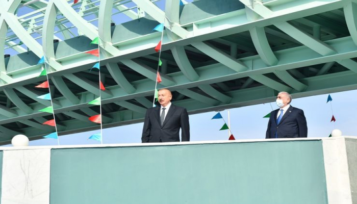 Президент Ильхам Алиев принял участие в открытии надземного пешеходного перехода в Баку