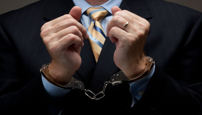 Dövlət Vergi Xidmətinin əməkdaşları rüşvətə görə tutuldu