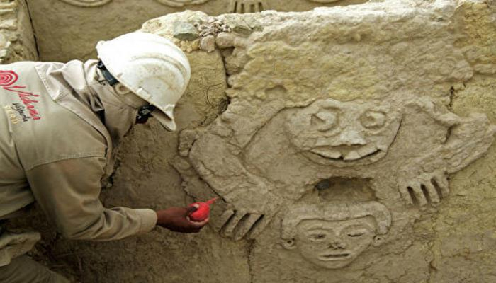 В Перу археологи обнаружили барельеф древнейшей цивилизации Америки