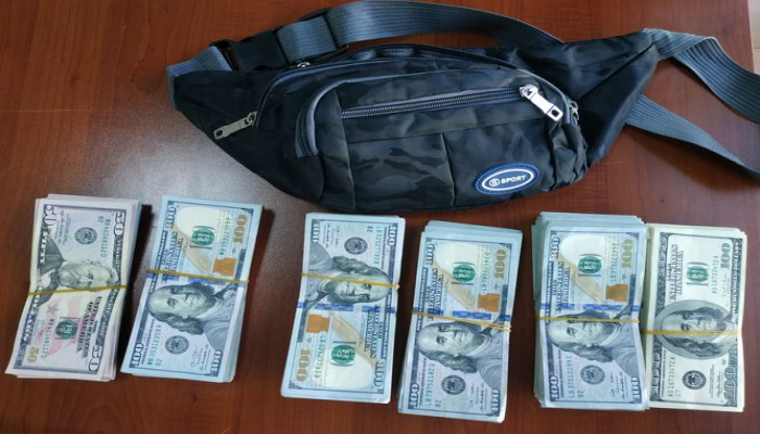 53 000 ABŞ dollarının Azərbaycandan çıxarılmasının qarşısı alınıb