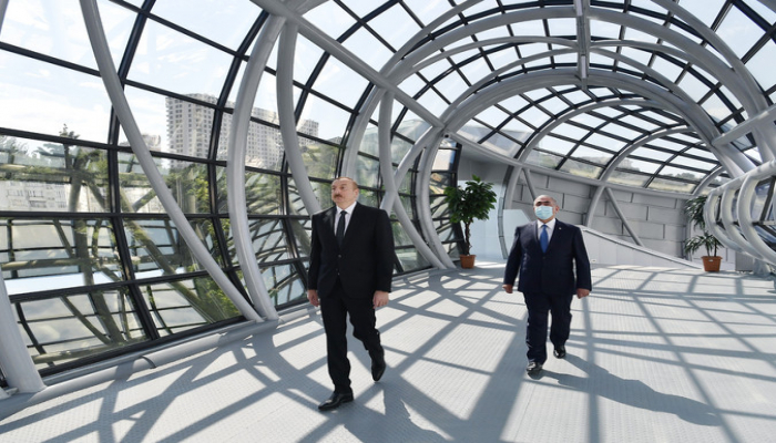 Президент принял участие в открытии надземного пешеходного перехода в Баку