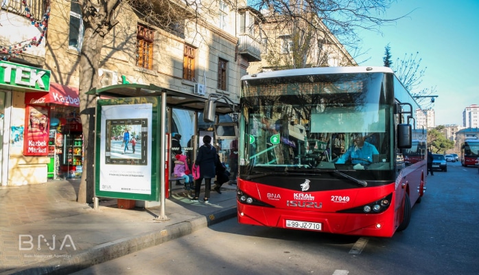 Еще два автобусных маршрута в Баку переходят на безналичную оплату