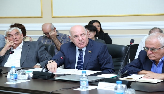 Akademik Akif Əlizadə elmi istiqamətlər üzrə elmi şuraların  sədrləri ilə görüşüb