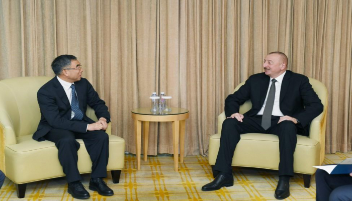 Президент Ильхам Алиев встретился с председателем компании Huawei в Пекине