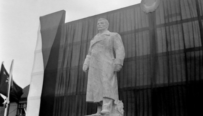 Stalinin heykəli hərraca çıxarıldı