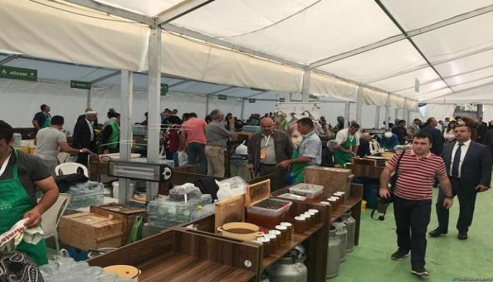 Bakıda bal yarmarkası açıldı