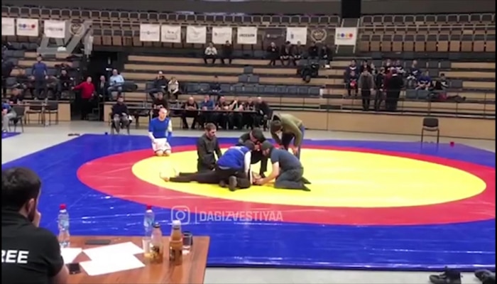 Fənd işlətməyə çalışan güləşçinin boynu sındı