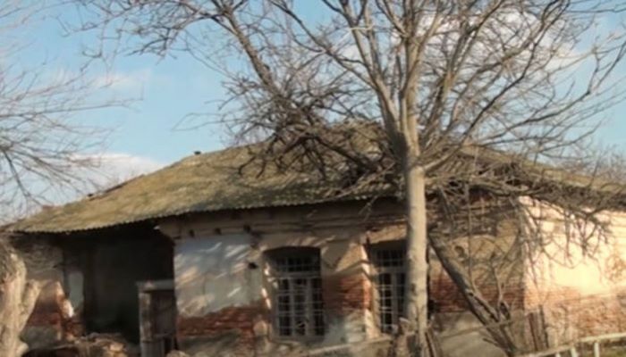 200 ildən çox yaşı olan məşhur Lənbəranskilərin evi dağılır - VİDEO