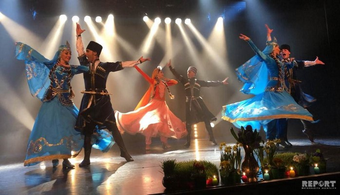 Azərbaycan rəqqasları Fransanın Kle-Soyi şəhərində çıxış edib