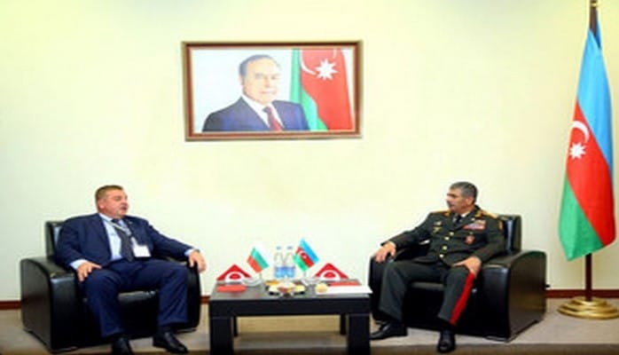 Закир Гасанов встретился с министром обороны Болгарии