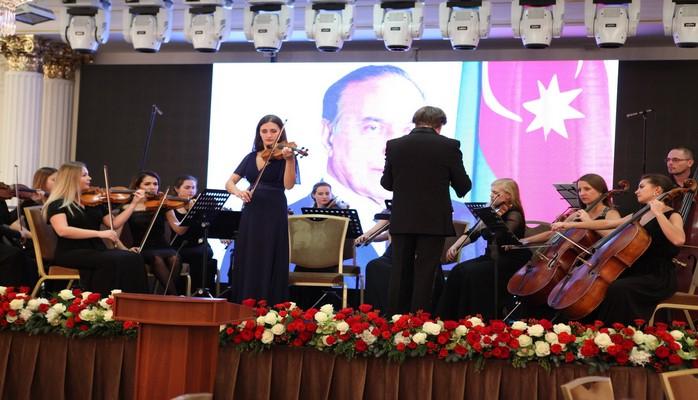 Азербайджанский народ чтит память Гейдара Алиева