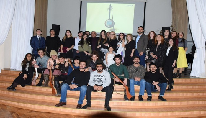 ADU-nun tələbələri “Kamança” pyesini ingilis dilində səhnələşdiriblər