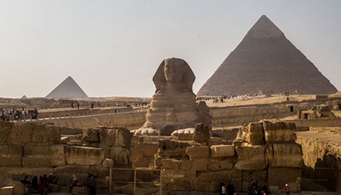 Misirdə Xeopsun piramidası yaxınlığında “qara arxeoloqlar” qədim sərdabə tapıblar