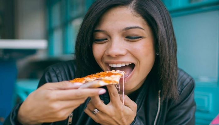 İnsanlar niyə zərərli qidalara üz tutur və kökəlir?