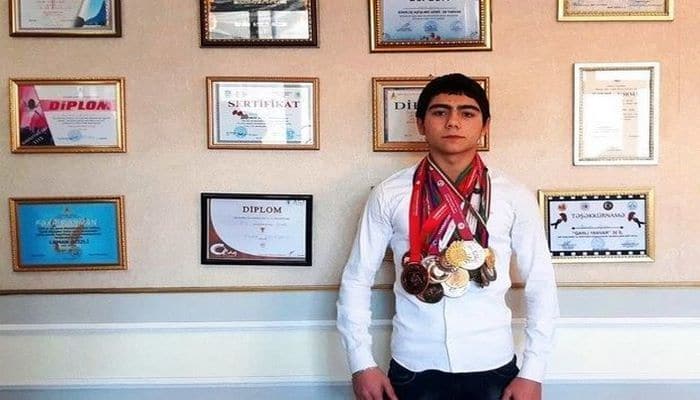 Бакинский школьник одолел трех армянских спортсменов и завоевал "золото"