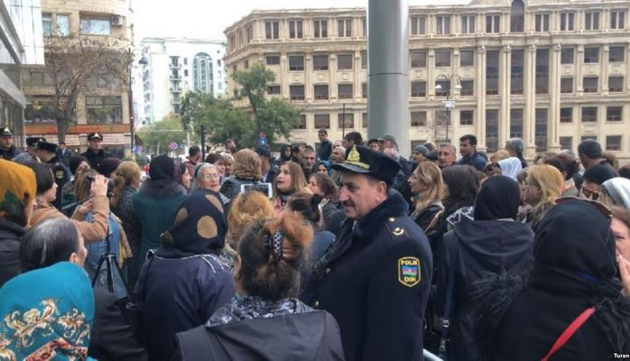 Həlak olan hərbçilərin ailələri nazirlə görüşdən narazı qalıblar