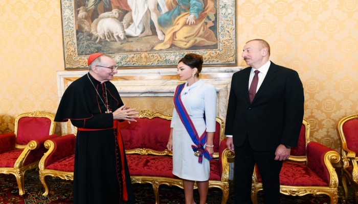 İlham Əliyev və Mehriban Əliyeva Müqəddəs Taxt-Tacın dövlət katibi ilə görüşdü