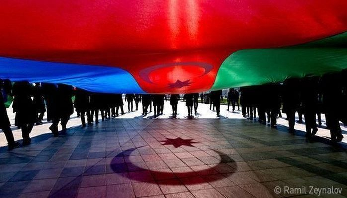 Baku Media Center представил видеоролик ко Дню флага