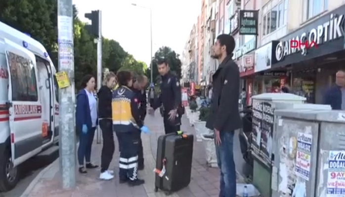 Saatlarla canlı maniken kimi dayanan sirli adam diqqət çəkdi