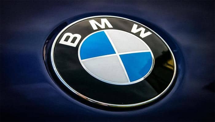 BMW qara çənbərsiz yeni emblemini təqdim etdi